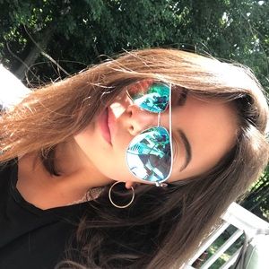 Meet your Posher, Michaela